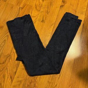 ✨ Spanx Look At Me Now Seamless Leggings - Blue Camo - Size Medium✨